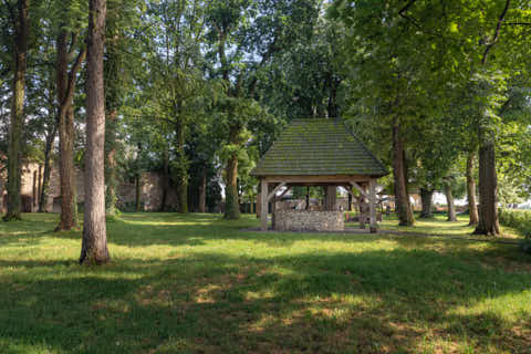 Gemeinde Schärding Bezirk Ried Schlosspark Brunnen (Dirschl Johann) Österreich RI